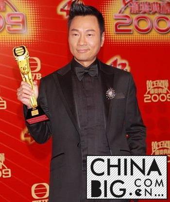 >黎耀祥承认现任妻子是“小三”上位  黎耀祥儿子照片曝光