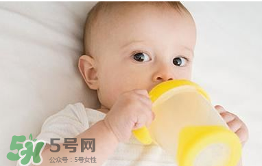 >母乳宝宝要比喂奶粉的宝宝体质好吗 母乳比奶粉营养吗？