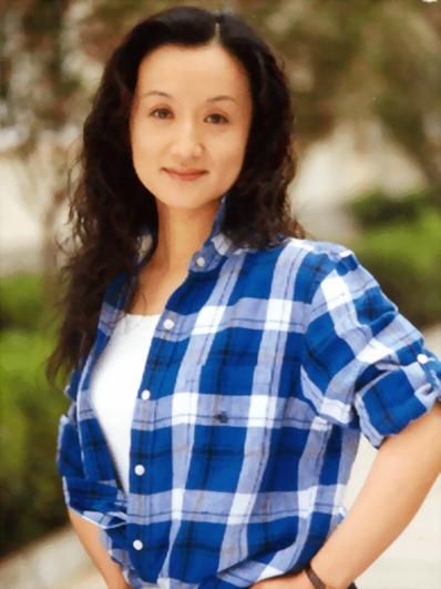 >女演员杨昆年龄 《十六岁的花季》女演员杨昆欠物业费成被告