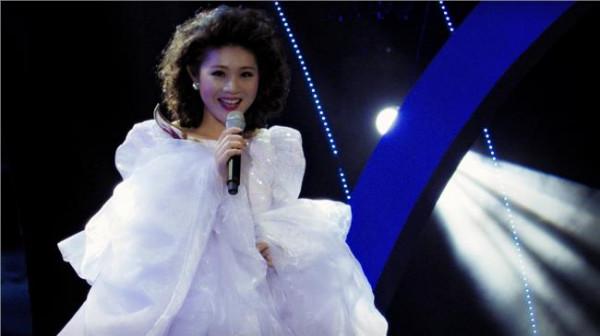 桐瑶模仿邓丽君演唱会 邓丽君再现3D巡回演唱会将在上海首站演出