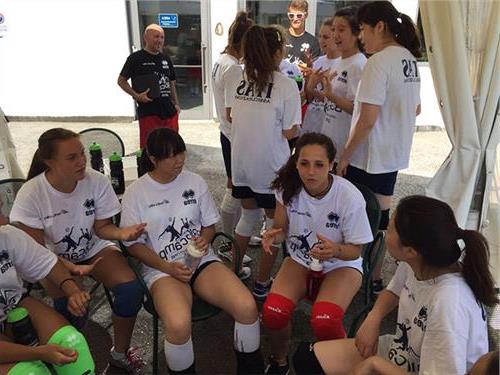 北京101中学阿迪娜 北京101中学女子排球队赴意大利参加夏令营