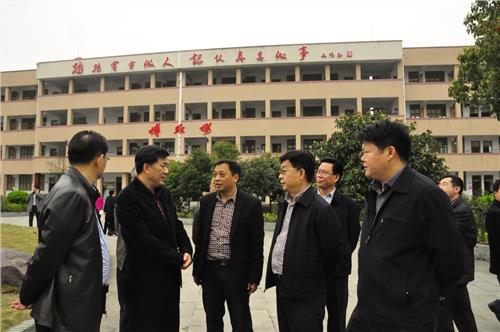 陈和平副市长 重庆市副市长陈和平率队赴渝东南民族地区调研