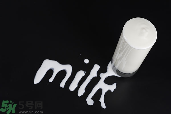 >一天喝多少牛奶最好？牛奶一天喝多少合适？