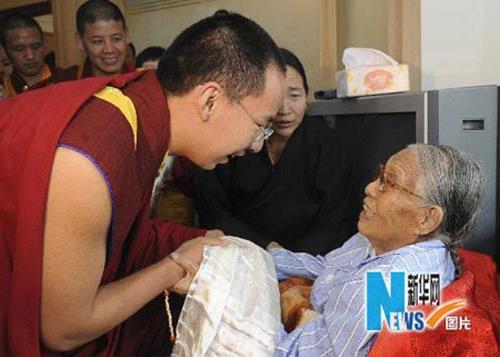 第十世班禅大师的母亲追悼会在青海举行