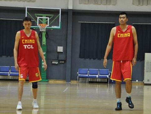 中国男篮红队火线招2名新援 31岁老将+2米20长人入选