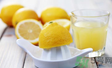 >每天喝柠檬水能美白吗？每天喝柠檬水好不好？