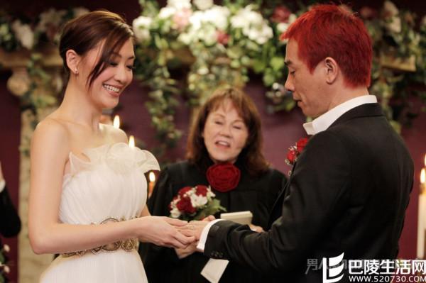 陈小春应采儿结婚照搞笑入镜 婚后五年依然默契十足