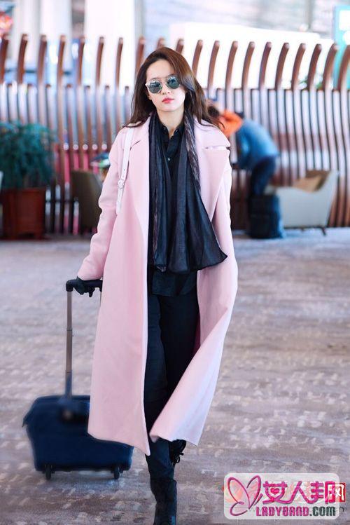 刘亦菲巴黎时装周机场造型美呆 高圆圆范冰冰李冰冰女神粉色大衣LOOK(图)