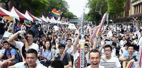 >台湾同性婚姻合法 不知会不会越来越多人搞基？