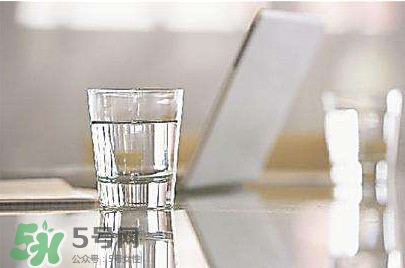 >玻璃杯喝水安全吗？玻璃杯喝水安不安全