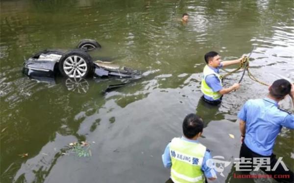 轿车坠河男子被困 落水的具体原因正在调查中
