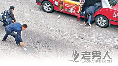 香港运钞车掉落千万现金 警方吁捡钱者归还