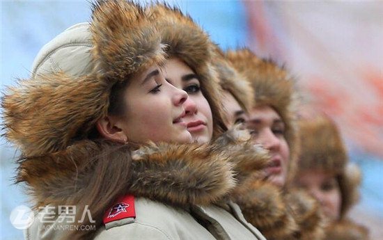 纪念红场阅兵75周年 俄罗斯派出霸气女兵