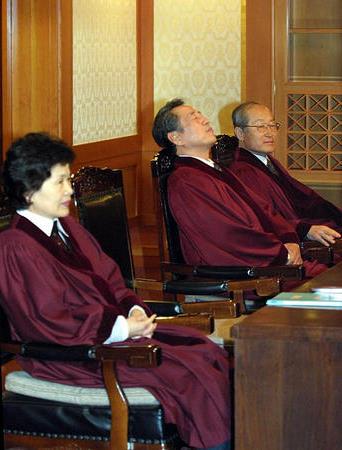 韩国法官郑升妍 韩国法官严格准入收入不高