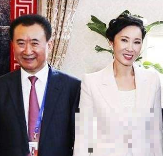 >老婆最美的5个亿万富豪，王健林老婆气质最高，王石老婆是戏子
