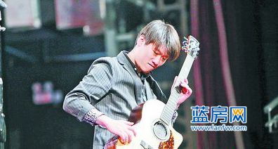 出发黄家伟 台湾著名指弹吉他老师黄佳伟:弹出自己的风格