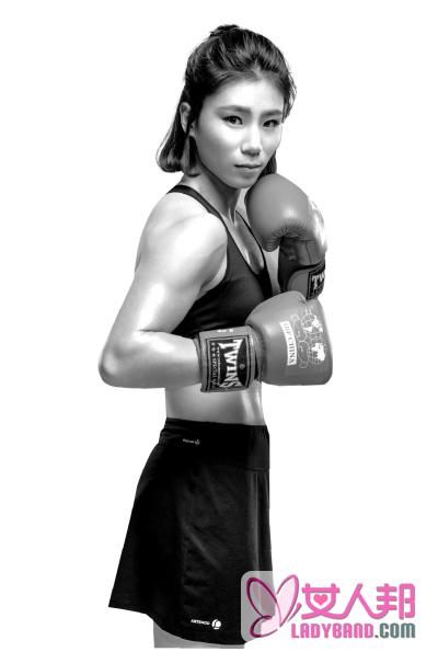 >中国女拳王实力星级超邹市明:女生有肌肉也是一种美