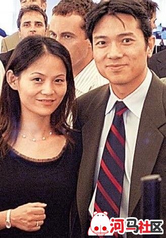 >贴吧曝李彦宏与老婆“新照”反驳离婚流言