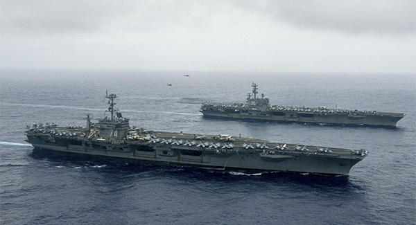 美军双航母逼近南海 美国航母驶入南海中国该如何应对