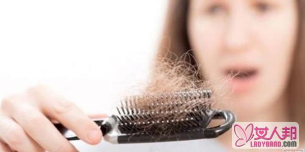 >洗头发时掉很多头发怎么回事 掉大把头发的原因
