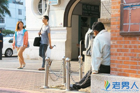 台湾男子在车站等女友 20年流落街头不愿走(图)