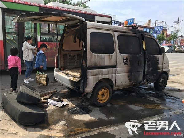 >洛阳城管车被点燃烧毁 犯罪嫌疑人已被警方拘留