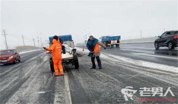 南京融雪盐告急 多地大雪肆虐造成百起交通事故