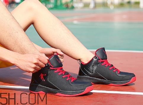 篮球鞋高帮好还是低帮好？篮球鞋高帮和低帮的区别