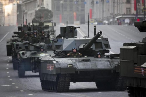 俄军正式采购坦克 大国重器针锋相对引关注