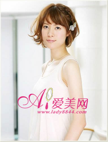 三股编盘发DIY 浪漫夏日的甜美发型，教你日本女孩最爱盘发技巧