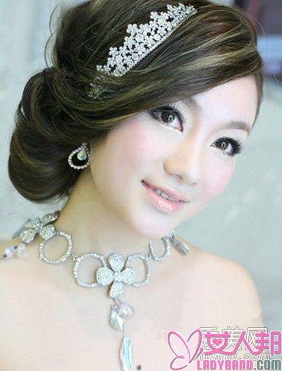 韩式古典味新娘发型图片 发饰点缀更高贵