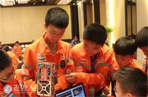 两学生成功造卫星 将以少年命名发射到太空
