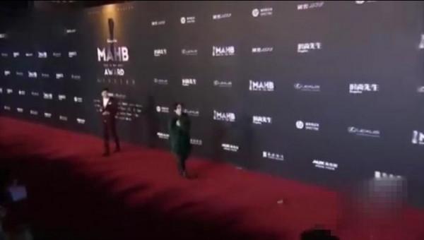 一米三？林宥嘉走红毯被冻成碎步小跑 充分诠释了北京的天