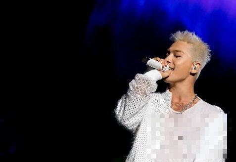 BIGBANG太阳时隔三年开个唱 曲风多样引爆全场