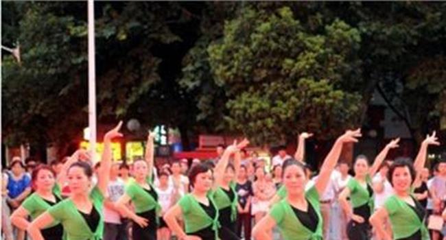 【动动广场舞】推动广场舞健康发展 掀起全民健身新风潮