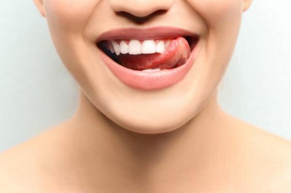 口腔出血是什么原因导致 如何正确护理牙龈