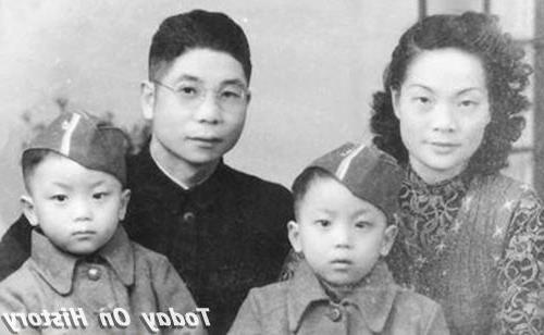蒋经国与章亚若 章亚若与蒋经国的爱情故事 章亚若有几个孩子?
