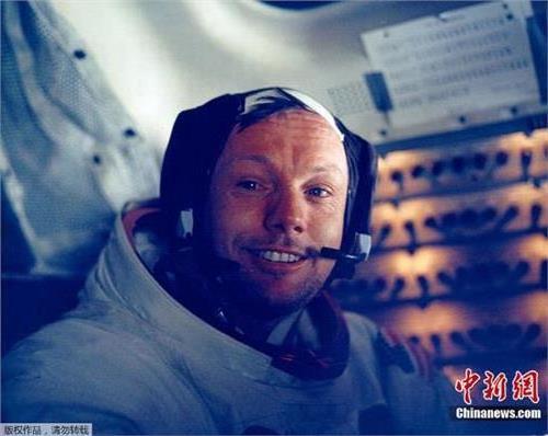 >世界上第一位登上月球宇航员阿姆斯特朗逝世