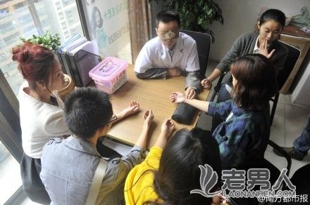 >老中医应战号脉验孕首轮猜错(图)