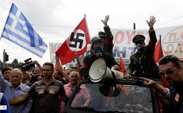 程鸣德国 默克尔访希腊被骂“纳粹” 德国媒体鸣不平