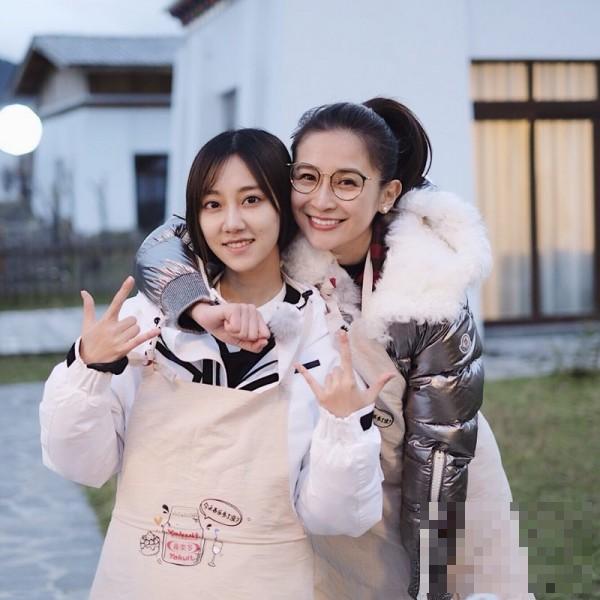 《蜜食记》第二季首播 SNH48冯薪朵被封“梗王”