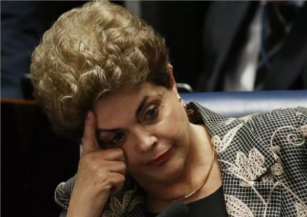 罗塞夫年轻 巴西总统罗塞夫:不会轻易退场