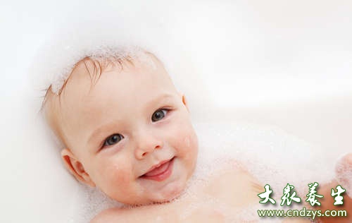 新生儿洗澡的护理步骤