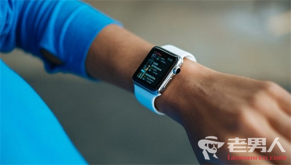 >Fitbit推出首款智能手表 将和Apple Watch正面PK
