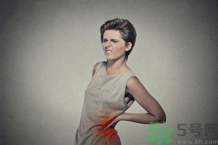 >腰部疼痛的原因 5招预防尿管卡结石