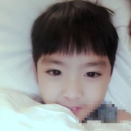 前S.E.S成员SHOO公开儿子照片 眼睛大大超可爱