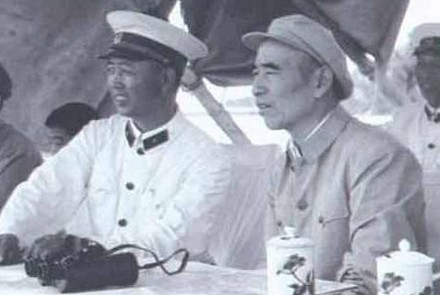 林彪海军夺权始末:毛泽东为何要保肖劲光?