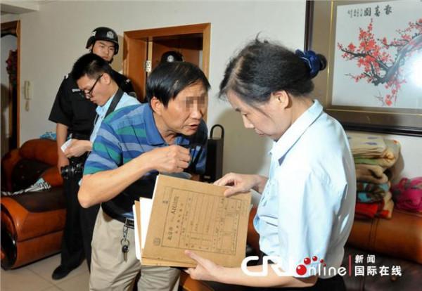 刘铮的父亲 河南:往法官身上泼柴油的“老赖”父亲被公诉