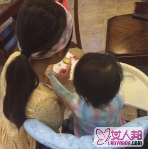 孙莉黄磊分享幸福周末 二胎女儿罕见出镜