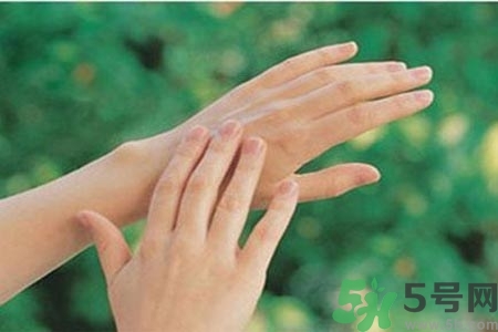 ​手指关节疼痛的危害？如何缓解手指关节疼痛？